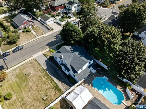 652 Stockton St, New Milford, NJ 07646