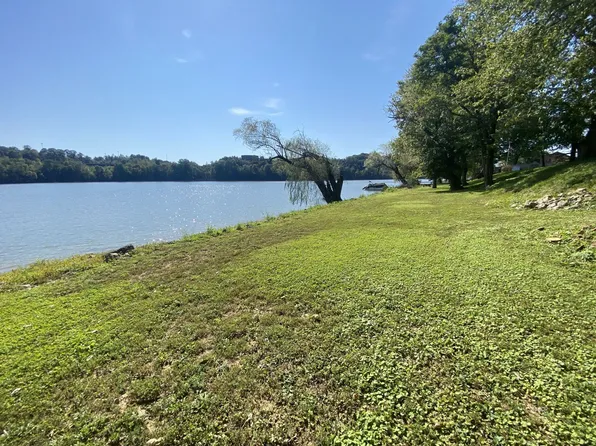 John St, Belpre, OH 45714