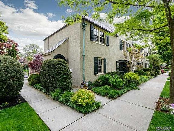 2nd image of 19 Franklin Ct W