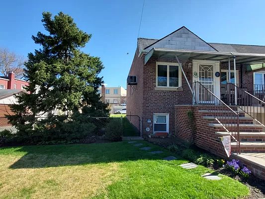 2nd image of 6916 Penelope Ave
