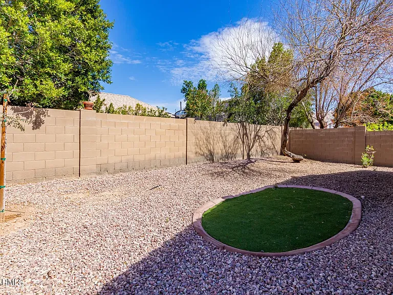 641 S 153rd Ln — Photo 17