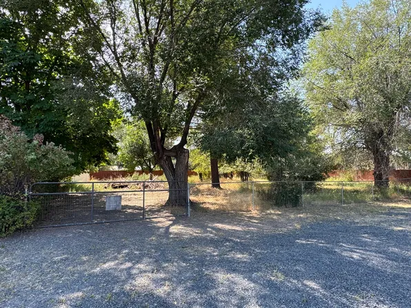 E Madison St, Burns, OR 97720