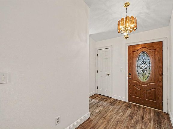 3rd image of 748 PINE SHORES CIRCLE