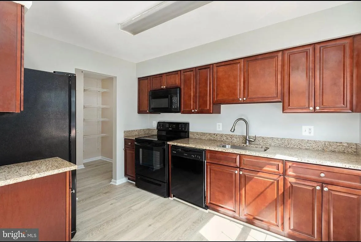 Silver Maple Ct, Manassas — Photo 3