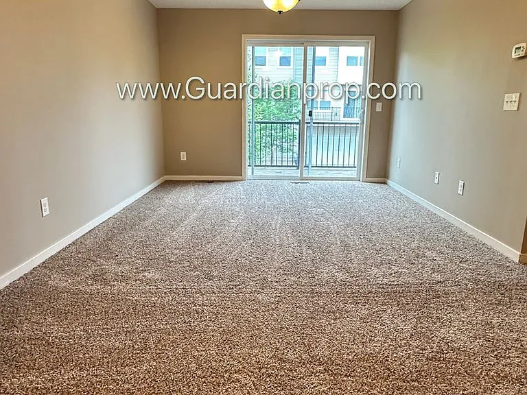 11950 Emery Village Dr N — Photo 6