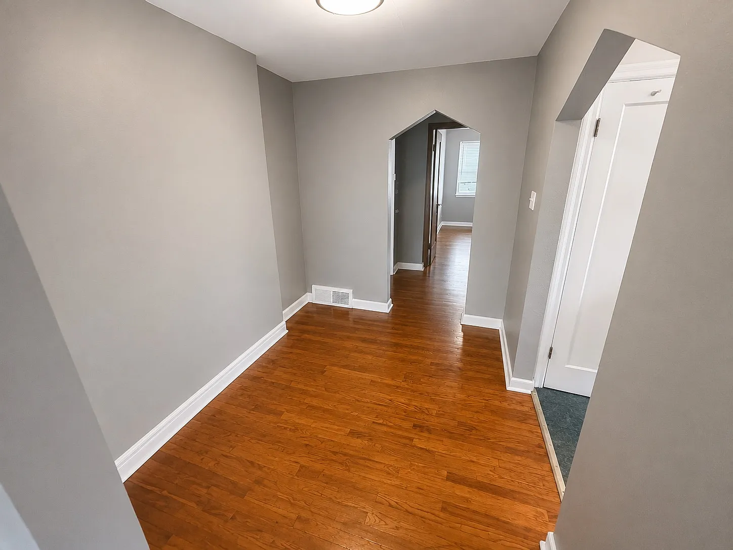 1 bed, 900 sqft, $900 — Photo 3