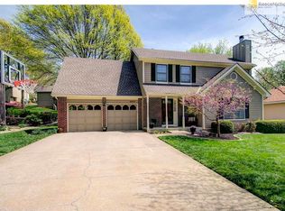 8633 Greenway Ln, Lenexa, KS 66215