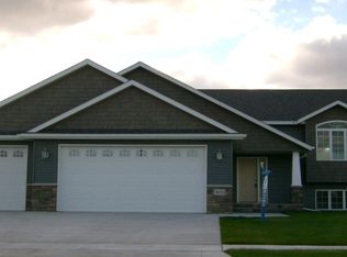 5650 W Prairiewood Dr, Grand Forks, ND 58201