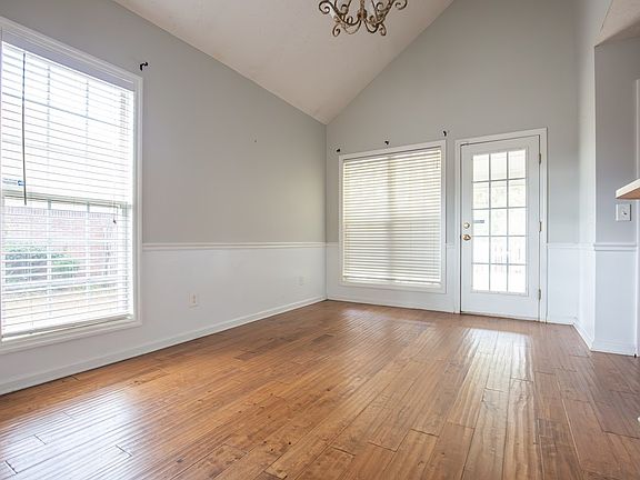4th image of 34 Lincolnshire Ln