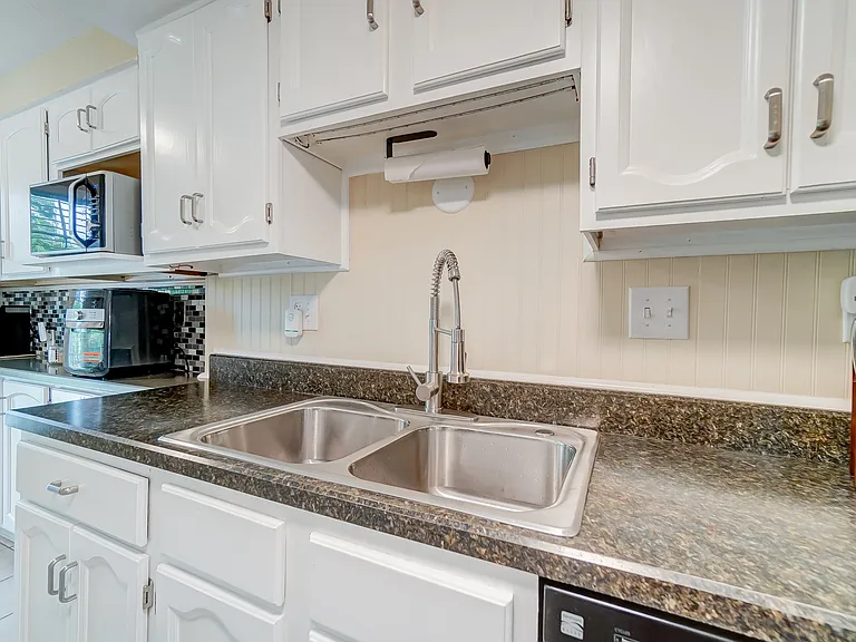 8064 Hetz Dr — Photo 12