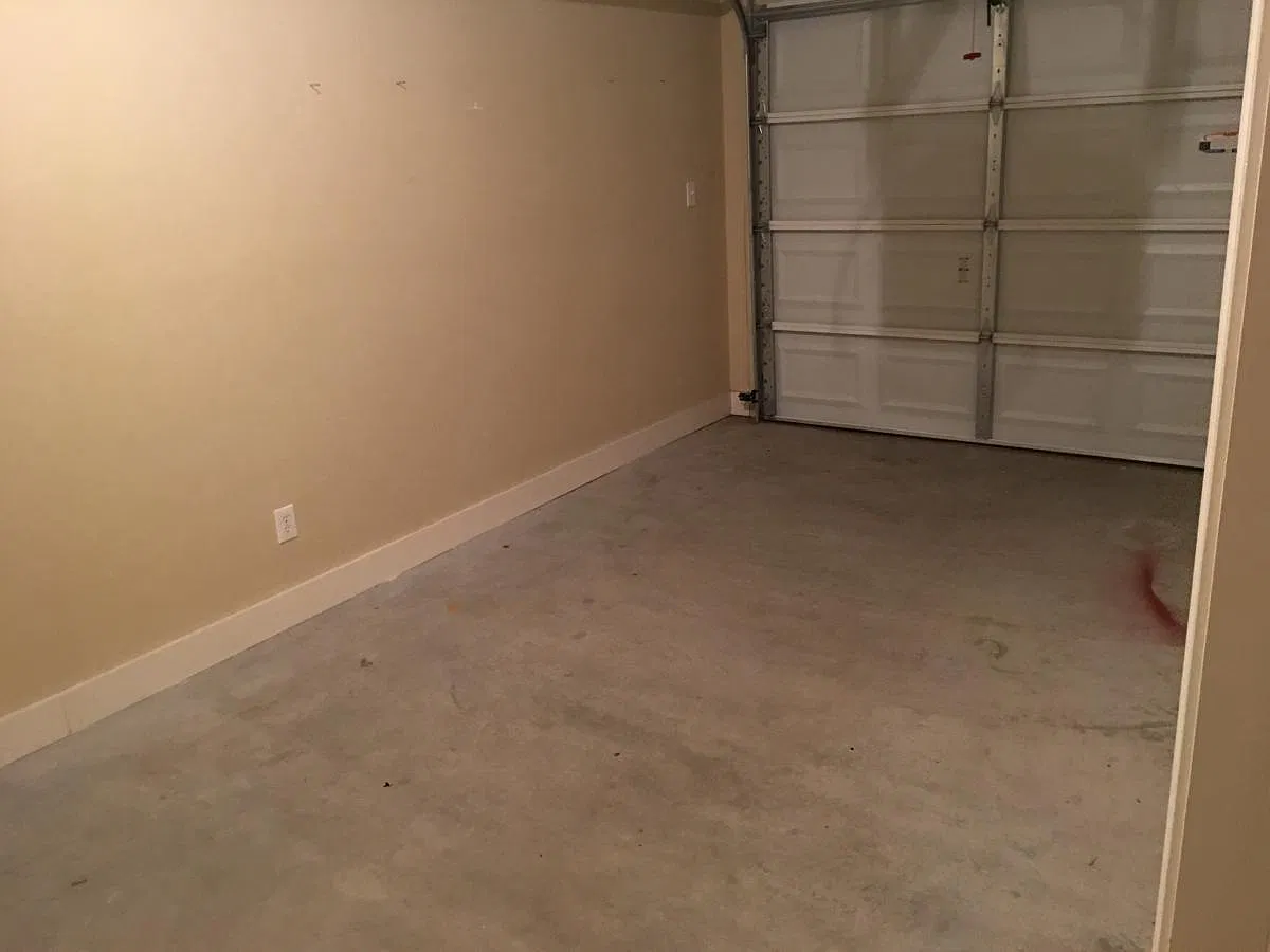 2129 Kings Court — Photo 3