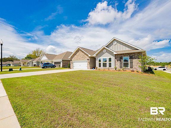 4th image of 165 Preston Way