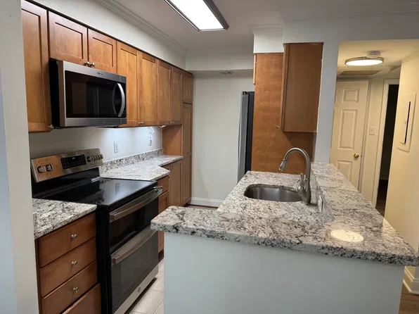 7849 Heatherton Ln, Potomac, MD 20854