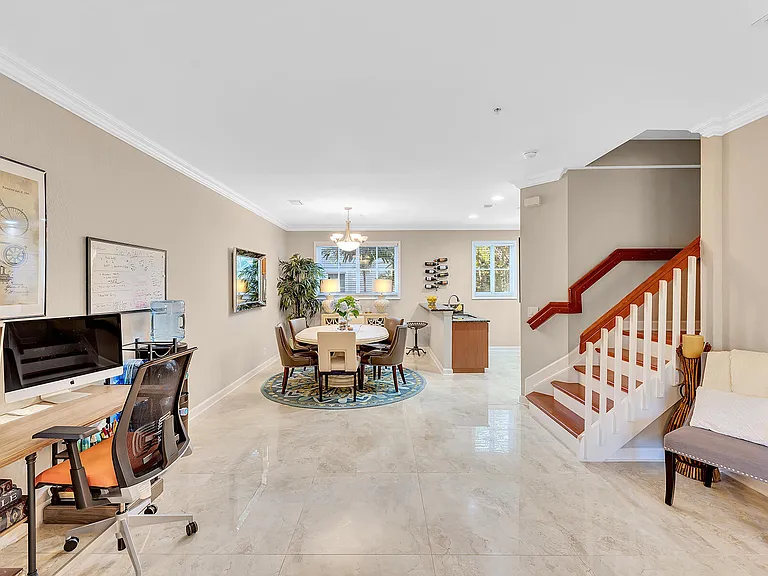 323 Bayfront Dr — Photo 7