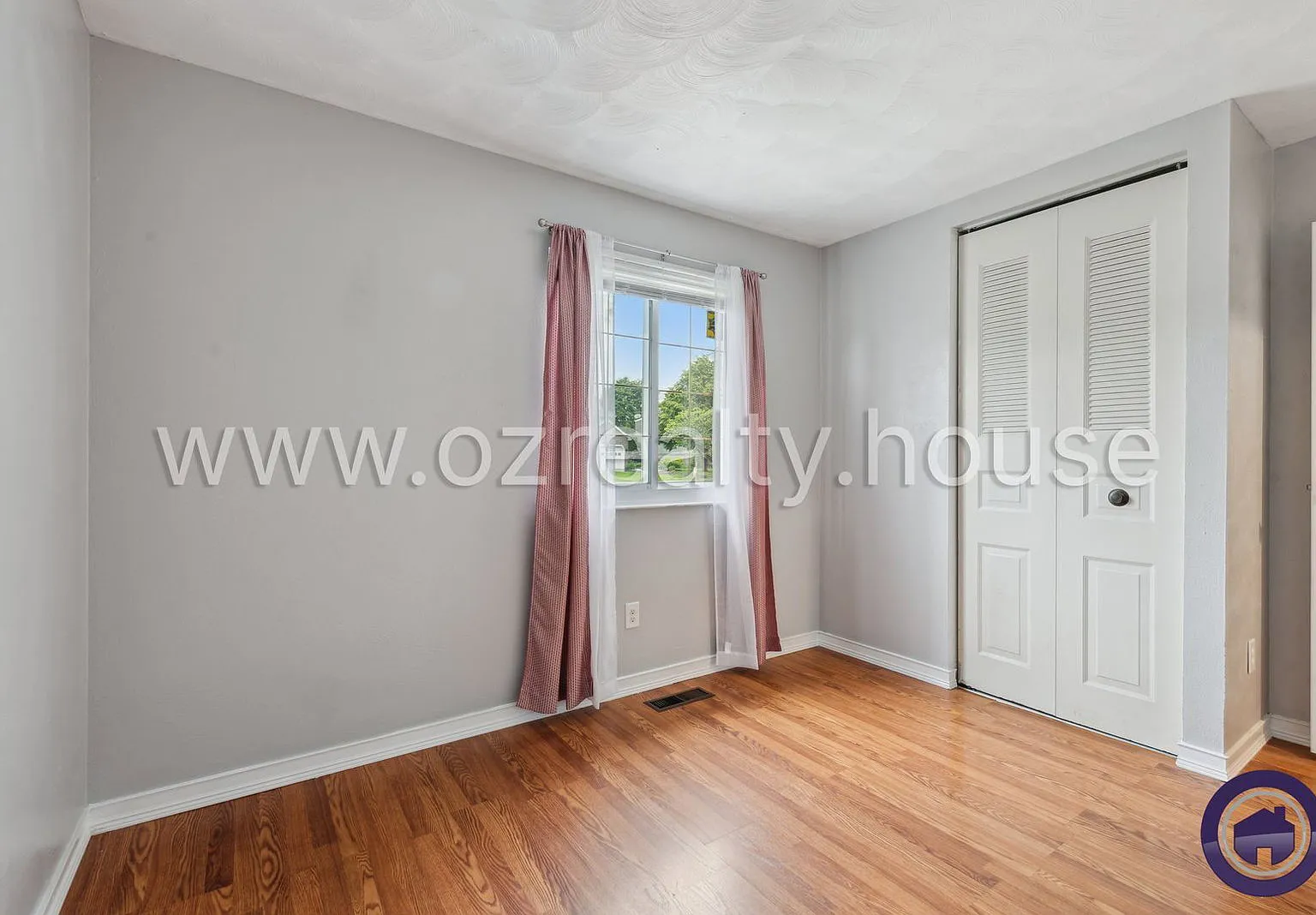3 bed, 1.5 bath, 1410 sqft, $1,950 — Photo 2