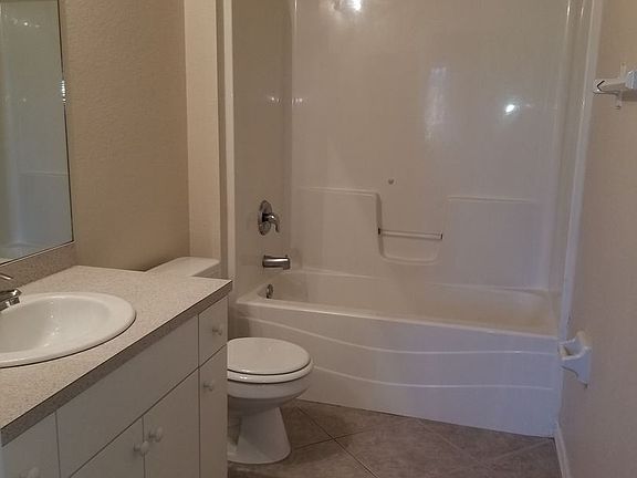 2nd image of 717 SE 8th St APT 2