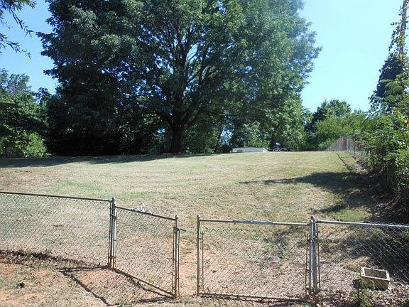 2nd image of 306 Chatmoss Ct