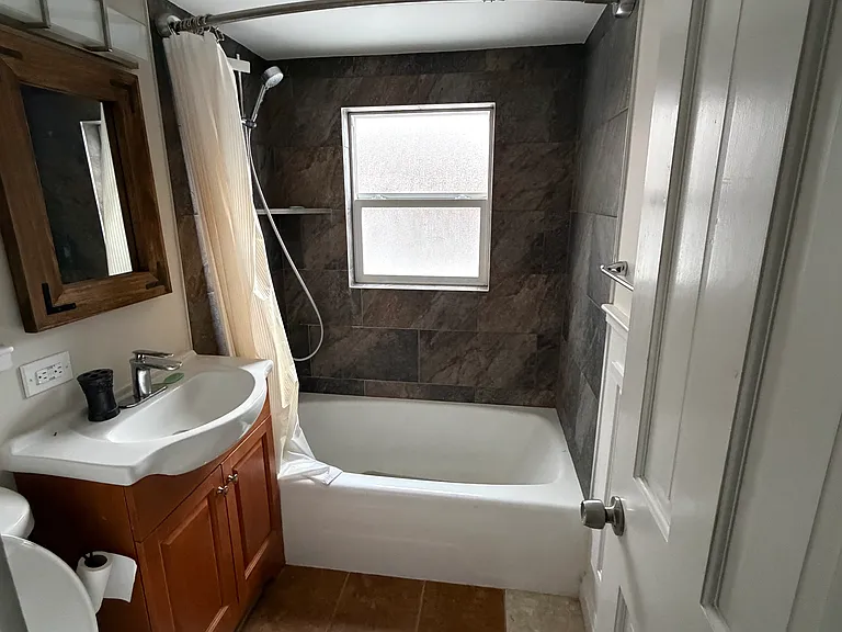 708 Valley Rd — Photo 10