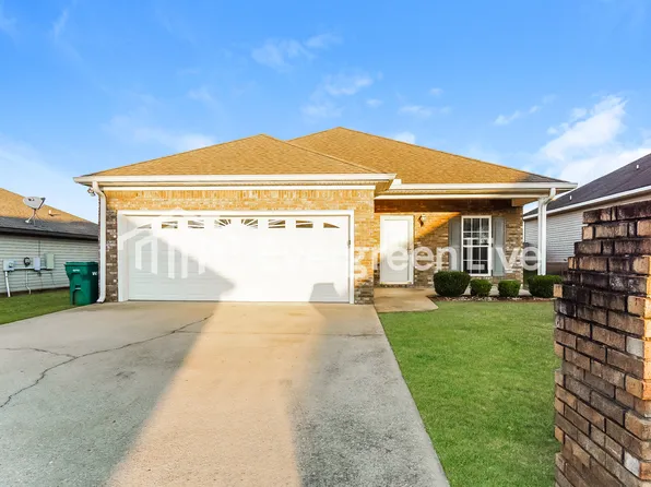 153 Azalea Ln, Moundville, AL 35474