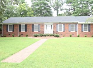 105 Greenbriar Rd, Greenwood, SC 29649