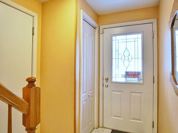 3rd image of 30 Cranberry Ct