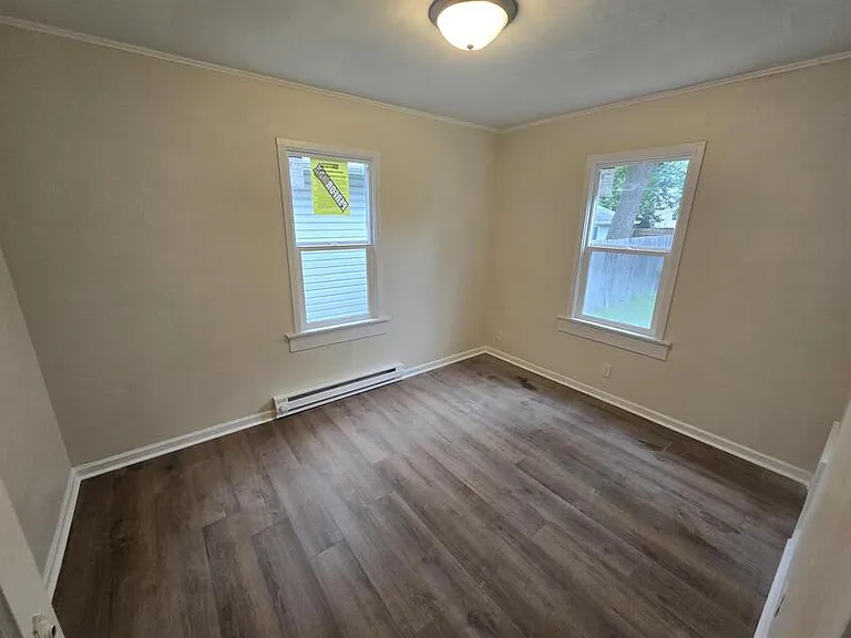 1327 N Chester Ave — Photo 4