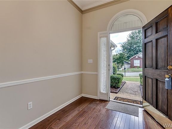 4th image of 6354 Woodmere Dr