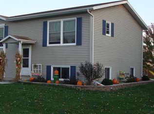 284 Mayfair Dr, Juneau, WI 53039