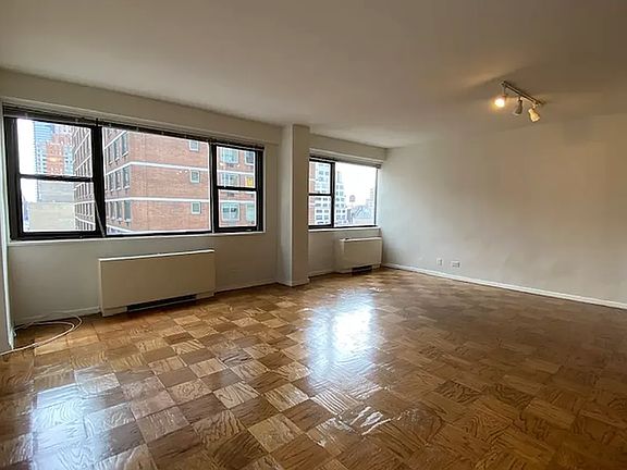 3rd image of 300 W 55th St APT 3P