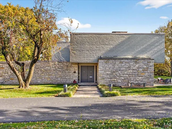 12 Brentmoor Park E, Saint Louis, MO 63105