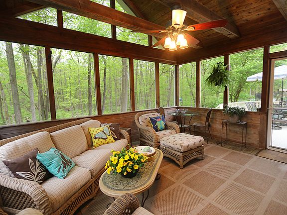 Fabulous Screened Porch!