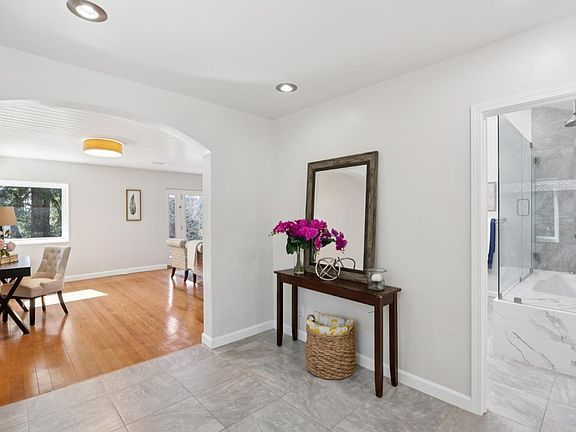 5th image of 22430 Summit Rd