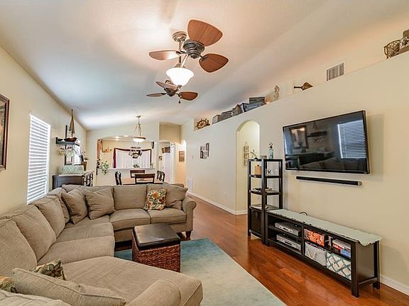 4th image of 18122 Glastonbury Ln