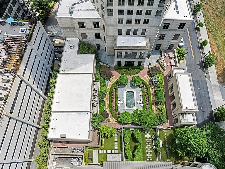 3376 Peachtree Rd #44B — Photo 57