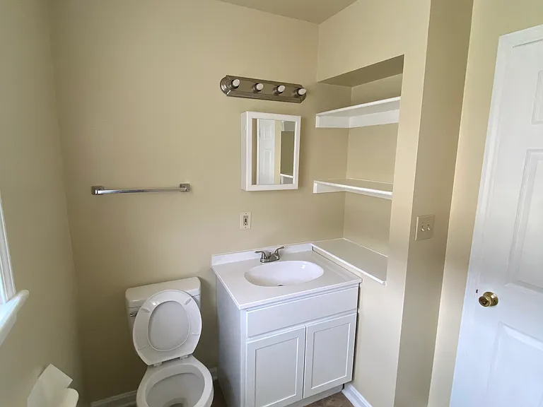 1727 Baird St — Photo 9