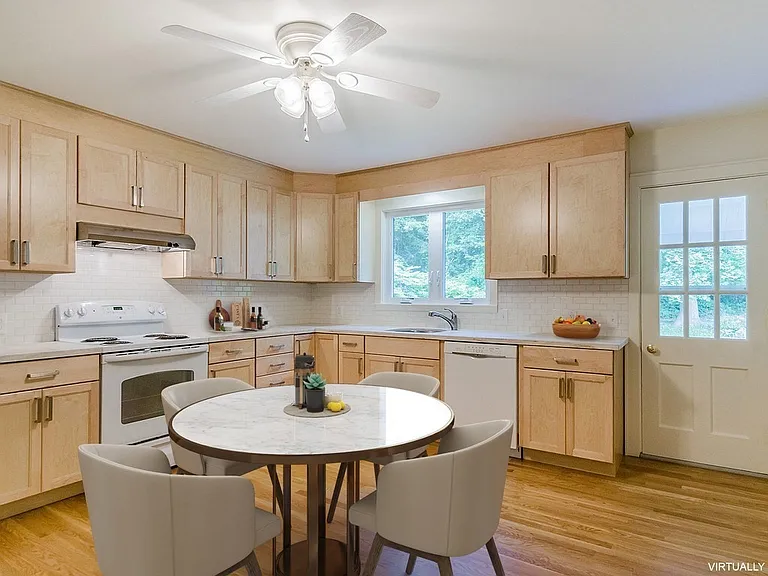 303 Mill St #303 — Photo 5