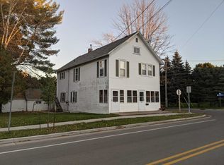1214 S Division St, New London, WI 54961