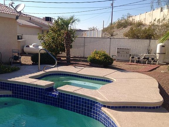 2nd image of 2717 Huntington Dr
