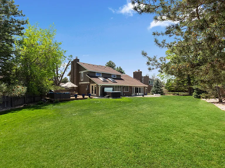 7704 S Elm Ct — Photo 38