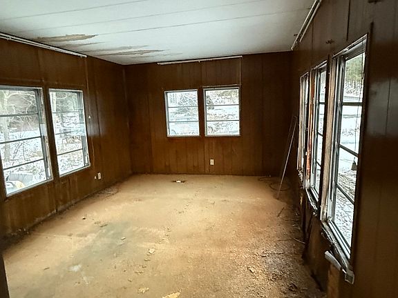 5th image of 246 Old Warren Rd
