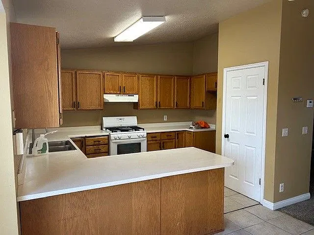 4 bed, 3.5 bath, 1400 sqft, $2,200 — Photo 3