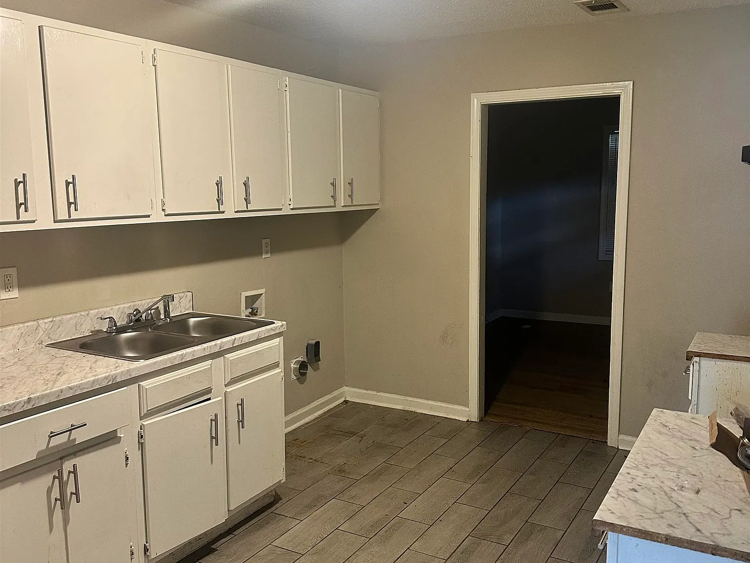 4 bed, 2.0 bath, 1428 sqft, $1,600 — Photo 3