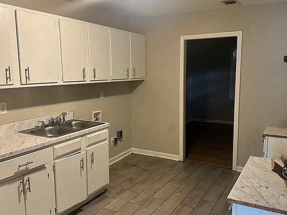3rd image of 3671 Skylark Dr