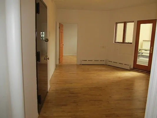 Rented by FlatFinders Realty | media 22