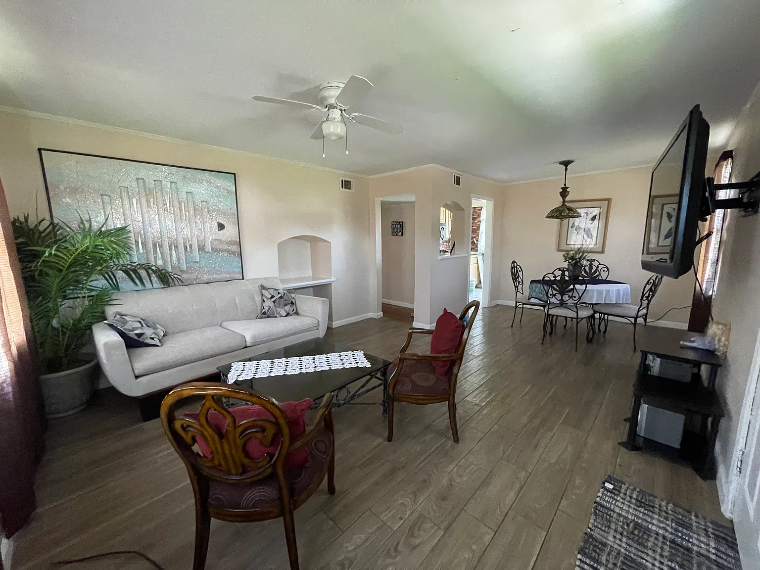 2 bed, 775 sqft, $1,300 — Photo 2