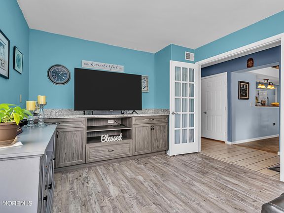 4th image of 1039 Canterbury Drive #A