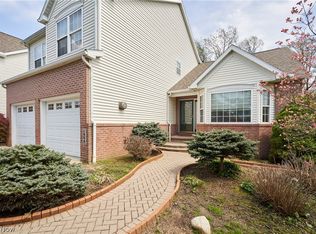 1484 Camden Ridge Blvd, Akron, OH 44312