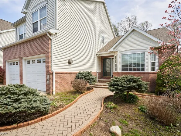 1484 Camden Ridge Blvd, Akron, OH 44312