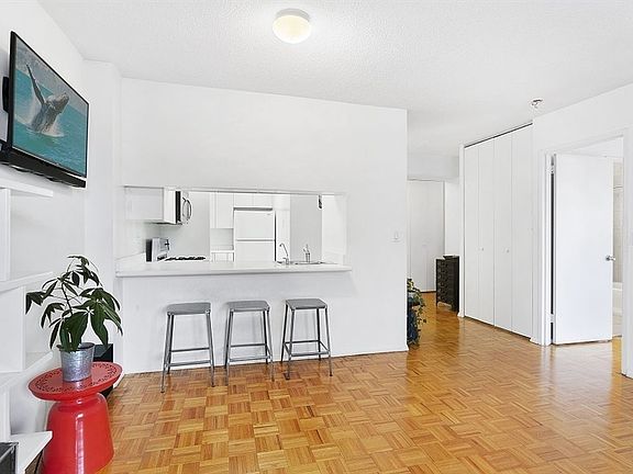 2nd image of 250 E 40th St APT 23F