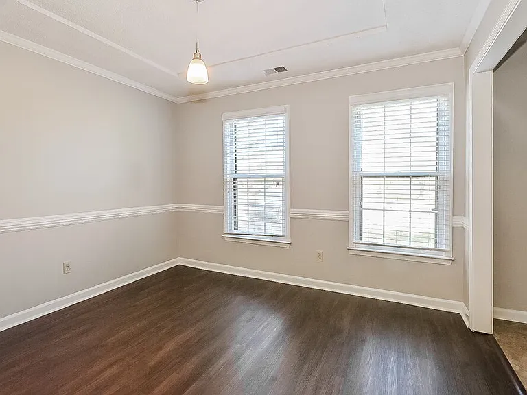 7363 Richmond Rd — Photo 6